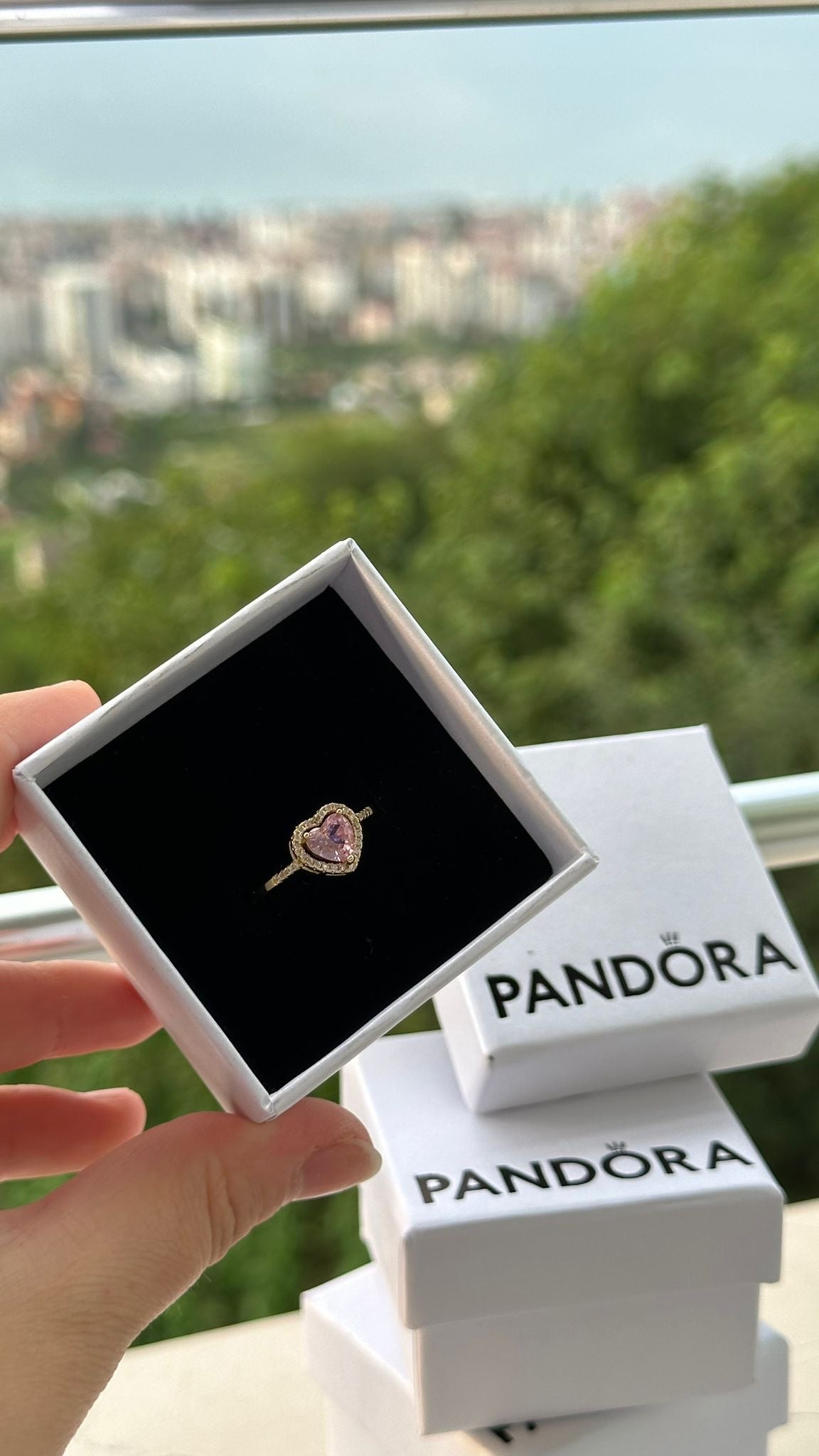 Pandora Kutusunda ve Çantasında Ciddi İlişki Yüzüğü