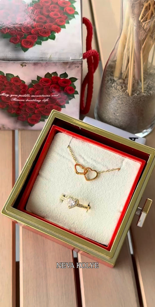 Dönen Güllü Kutuda Çift Kalp Kolye ve Pandora Yüzük