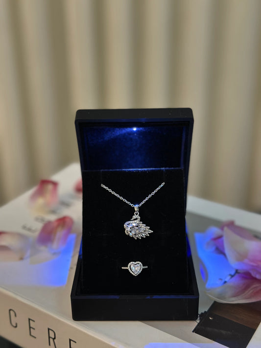 Işıklı Kutuda Kuğu Kolye + Hediye Pandora Yüzük