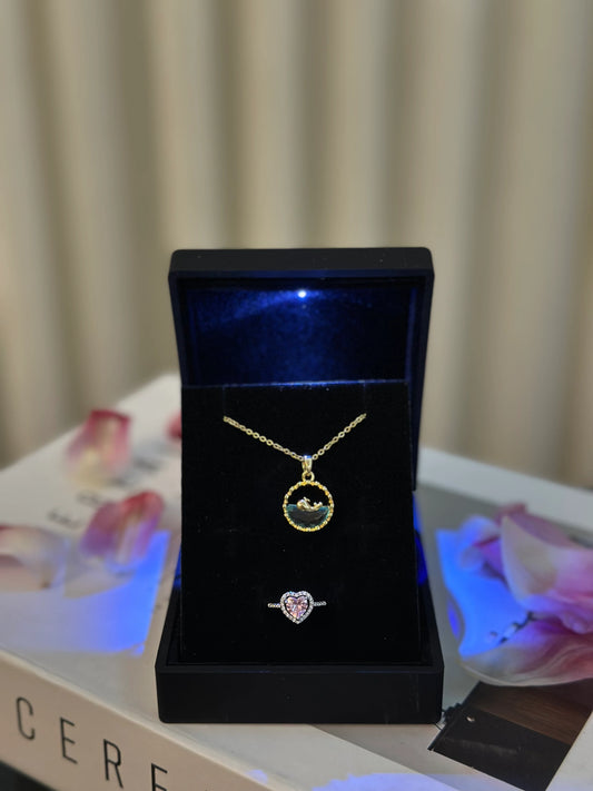 Işıklı Kutuda Balina Kolye + Hediye Pandora Yüzük