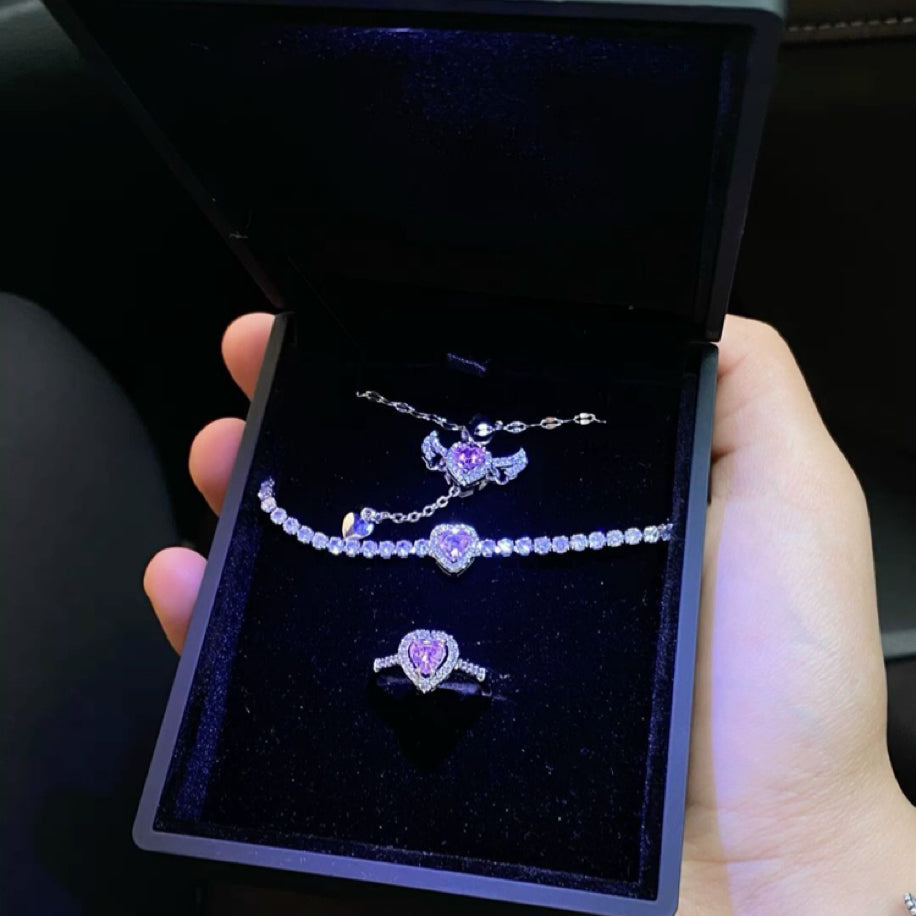 Işıklı Kutuda Gümüş Kaplama Sevgi Meleği 3'lü Seti ( Kolye + Yüzük + Bileklik )