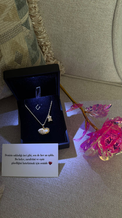 ( Nazar Notlu ve Pembe Güllü ) Işıklı Kutuda Harfli Gold İnci Kolye * Harfi Not Kısmında Belirtiniz *