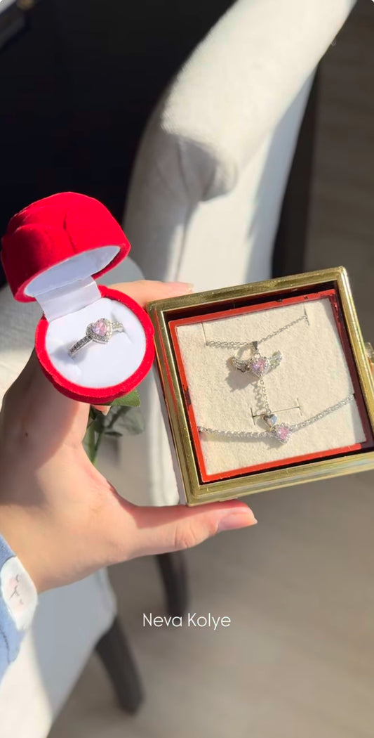 Dönen Güllü Kutuda Sevgi Meleği Seti ( Yüzüğü Kadife Gül İçinde )