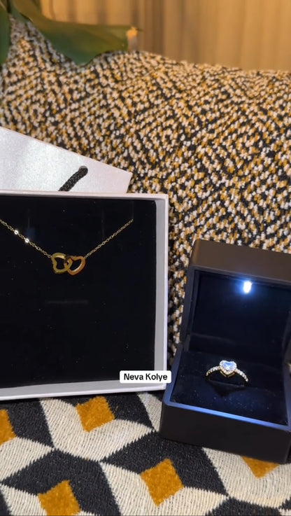 Pandora Kutusunda Çift Kalp Kolye + Işıklı Kutuda Ciddi İlişki Yüzüğü