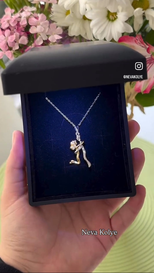 Işıklı Kutuda Sarılan Sevgililer Kolye