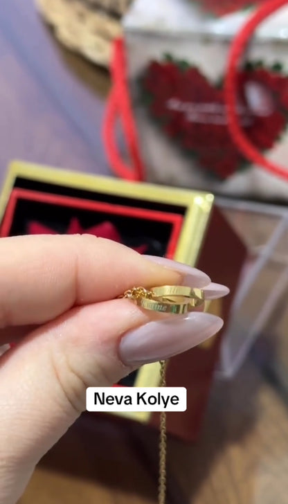 Dönen Güllü Kutuda Yazılı Çift Kalp Kolye