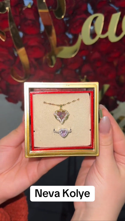 Dönen Güllü Kutuda Hearts Kolye + Yüzük