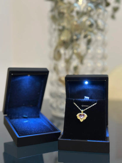 Işıklı kutuda Kolyeler🥰