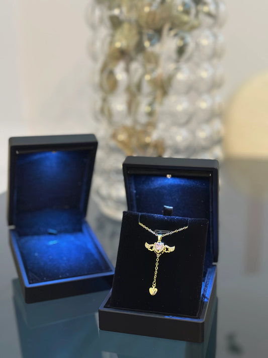 Işıklı kutuda Kolyeler🥰