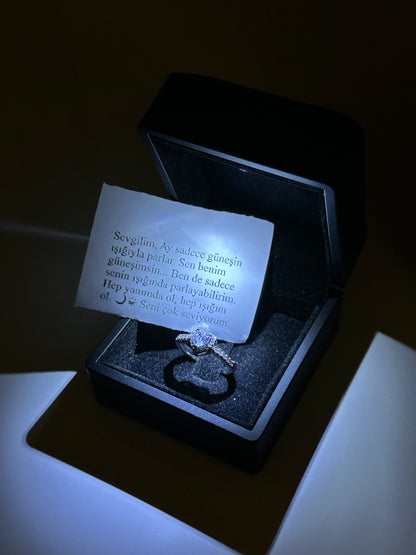 Işıklı Kutuda Ciddi İlişki Yüzüğü