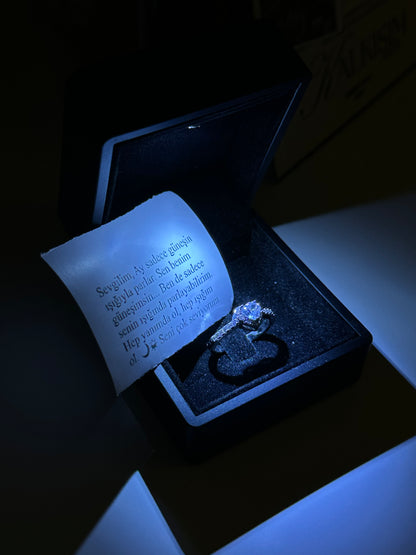 Işıklı Kutuda Ciddi İlişki Yüzüğü