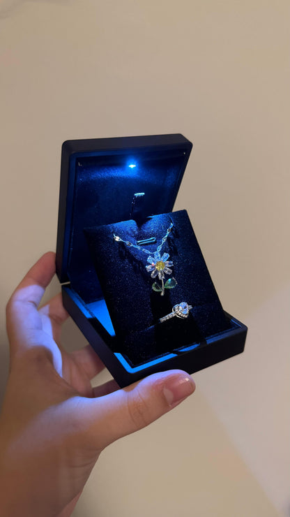 Işıklı Kutuda Papatya Kolye + Yüzük Seti